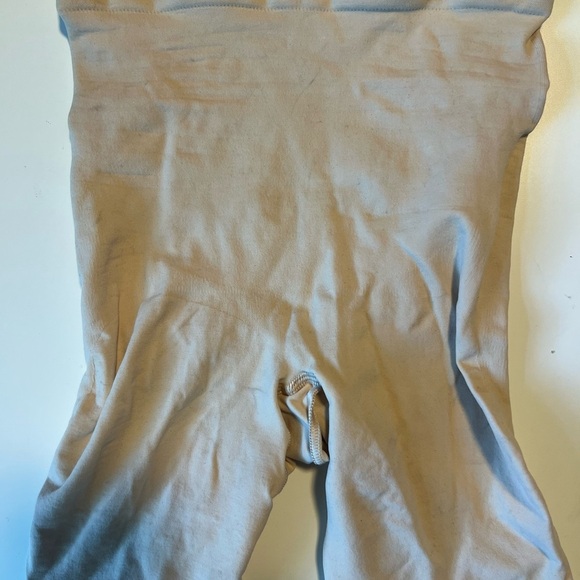 SKIMS Seamless Sculpt Short w/ Booty Lifter | Size S | NWOT - Picture 2 of 6